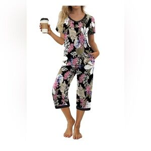 Mintreus Women’s Pajama Set, Loungewear, Short Sleeve Shirt, Capri Pants, XL